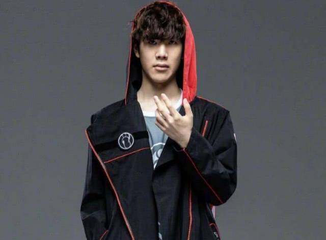 亚索时隔1685天再度在LPL的上单出场