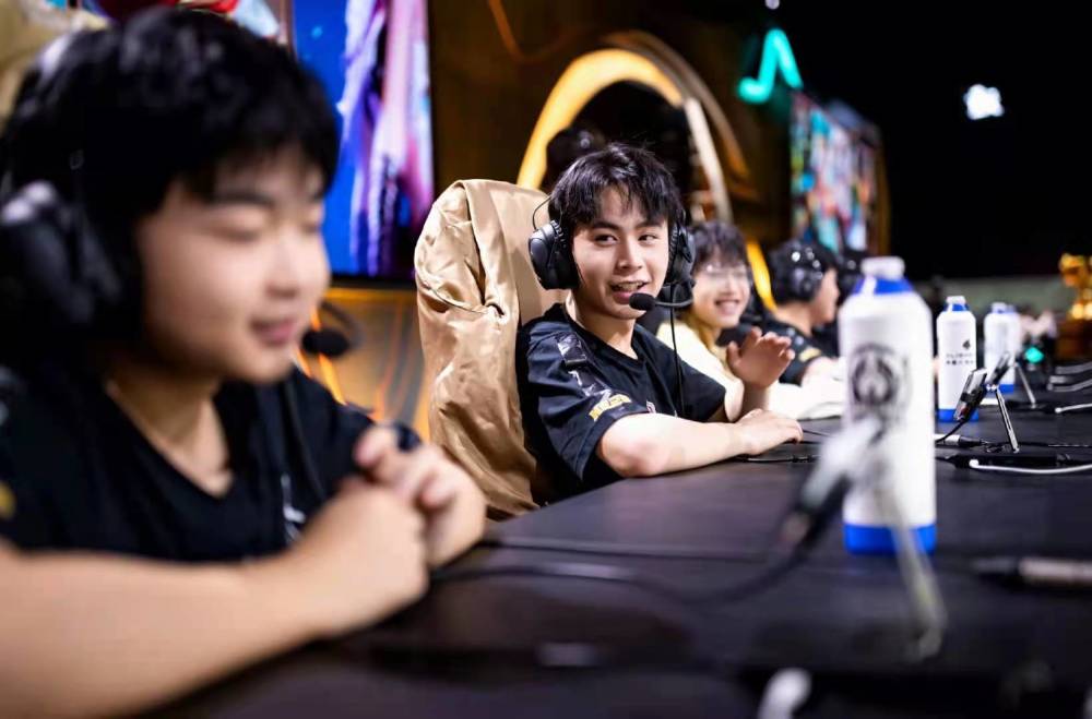 Pulsar与TenZ合作宣布新款游戏鼠标